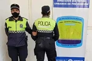 Condenan a una agente por robarles el celular a dos adolescentes que estaban sentados en una plaza