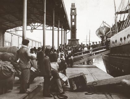 El Hotel de Inmigrantes, en el puerto, la gran puerta de entrada en la Argentina 