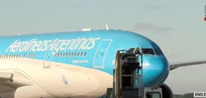 El arribo de un avión de Aerolíneas Argentinas
