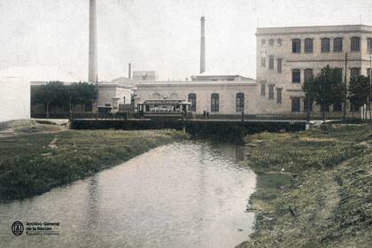 El Arroyo Maldonado, en la interesección de Corrientes y Thames