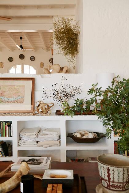 El arte de guardar, revelar y exhibir en esta sencilla biblioteca de obra.