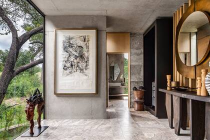 El arte plástico está muy presente en toda la decoración con esculturas y pinturas