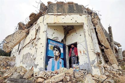 Un artista sirio pintó un mural para conmemorar a Diego Maradona