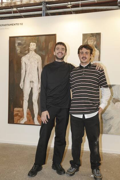 El artista Benito Ekmekdjian y el galerista Hans Petersen de Departamento 112
