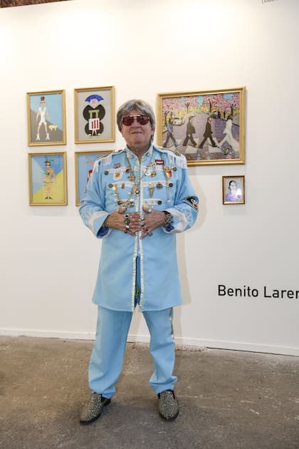 El artista Benito Laren en la Galería Camarones
