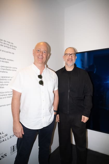 El artista Dan Hallaman y Fabián Perechodnik, de la Asociación Amigos del Palacio Libertad