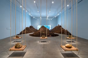 El artista guatemalteco Edgar Calel inauguró su primera exposición en Brasil