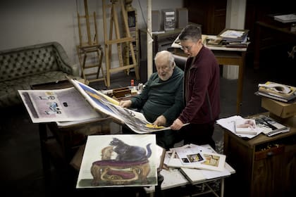 El artista Guillermo Roux y su hija Alejandra Roux.