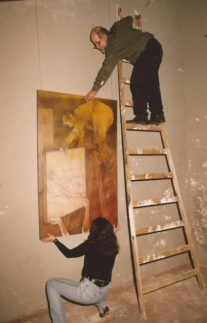 El artista plástico y autor del arte de tapa de todos los discos de Los Redondos, Rocambole, imitando la pose del cuadro