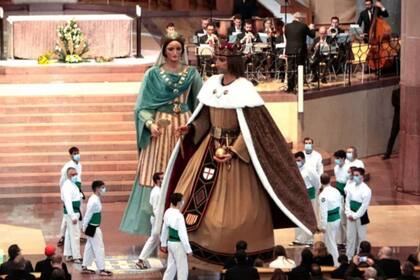 El arzobispo de Barcelona, Juan José Omella, encabezó la celebración religiosa y el encendido de la estrella