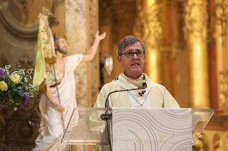 Quién es el arzobispo crítico de los “excesos del poder” que le envió un contundente mensaje a Milei