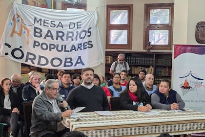 El arzobispo de Córdoba, cardenal Ángel Rossi, en el encuentro de la Mesa de Barrios Populares