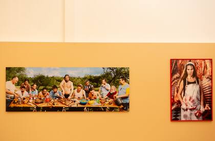 El "asado" original de Marcos López en la muestra de la galería de La Boca