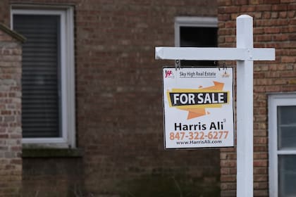 El asambleísta Matt Haney presentó la iniciativa AB 1611 para cerrar una laguna fiscal que permite a los inversores diferir el pago de impuestos sobre ganancias de capital al vender una propiedad y comprar otra similar