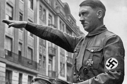 Adolf Hitler luego de uno de sus discursos en Alemania (Foto: Archivo)