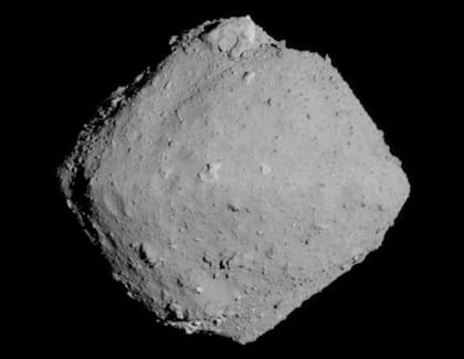El asteroide Ryugu fue fotografiado desde una distancia de aproximadamente 19 kilómetros