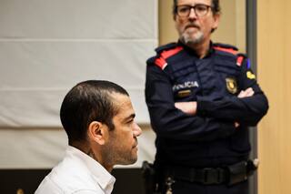 Dani Alves podrá salir en libertad en la causa por abuso sexual pero deberá pagar una cifra millonaria en euros