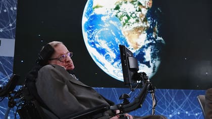 El astrofísico Stephen Hawking presentó hoy en Nueva York un proyecto de exploración del Universo inédito