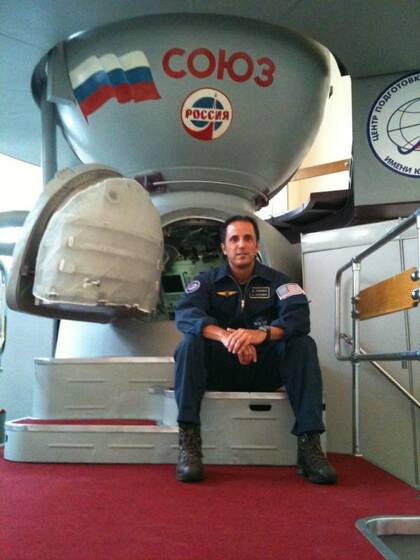 El astronauta Acabá comparte sus experiencias espaciales con sus seguidores de redes sociales