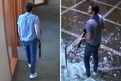 Una de las fotografías sacadas del video de las cámaras de vigilancia mostraba al agresor sosteniendo un fusil dentro del edificio y con vidrios rotos a su alrededor.