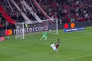 La espectacular atajada de Franco Armani para sostener a River en Paraguay frente a Libertad