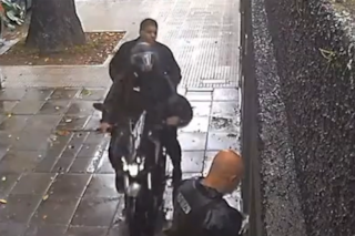 La llamada al 911 del expolicía que se defendió a los tiros en Núñez de un ataque de motochorros
