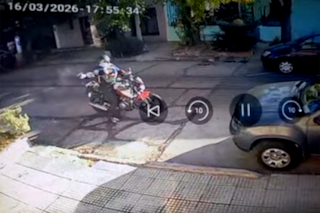 Le vendieron un BMW con fallas y mandó a un sicario a balearles la casa: asesinaron a una mujer