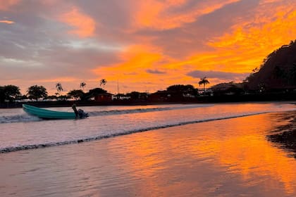 El atardecer en Costa Rica sobre las playas del Pacífico