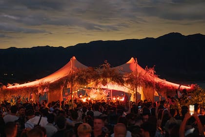 El atardecer entre las montañas