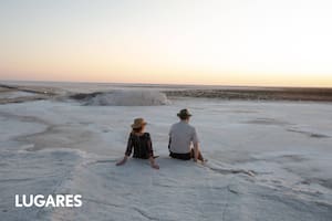 Las impresionantes salinas que se ubican cerca de una capital y recién asoman al turismo