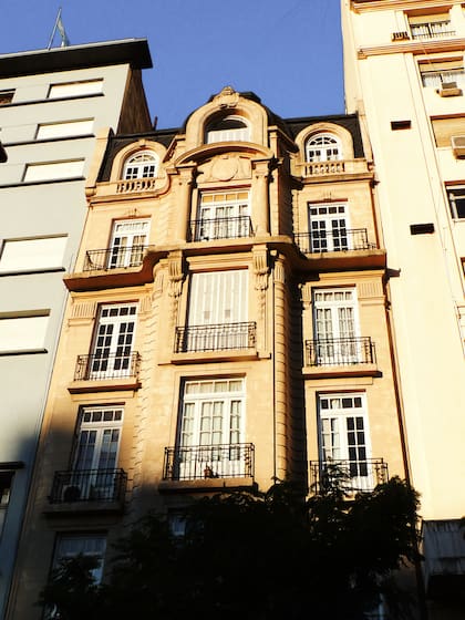 El atardecer sobre el antiguo edificio de Libertad 543.