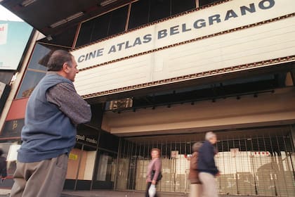 El Atlas Belgrano, uno de los cines más amplios de la historia de la avenida Cabildo y del barrio de Belgrano, duró menos de lo imaginado. 