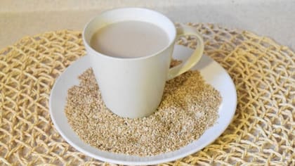 El atole puede aportar diversos nutrientes, de acuerdo con los ingredientes que se empleen para prepararlo (elpoderdelconsumidor.org)