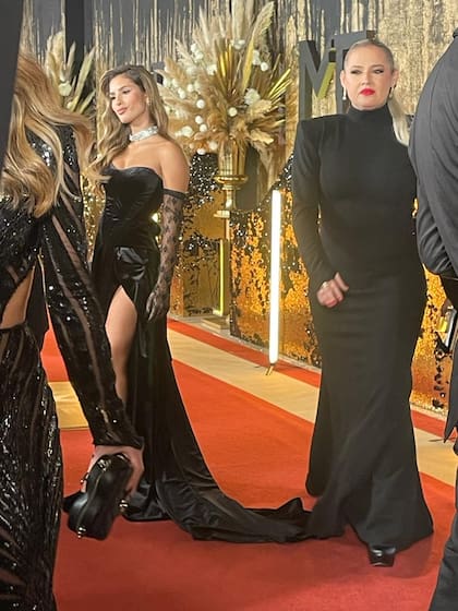 El atuendo con el que Julieta Poggio desfiló en la alfombra roja