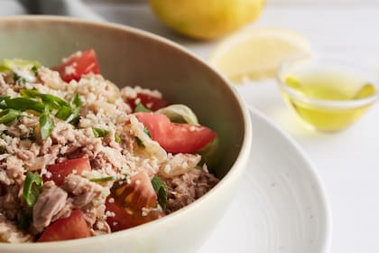 El atún combina bien en preparaciones con todo tipo de alimentos