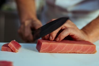 El atún puede consumirse fresco y también enlatado, una opción que siempre llega precocida