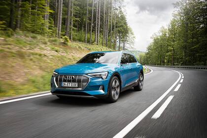 El Audi e-tron acelera de 0 a 100 km/h en 5,7 segundos