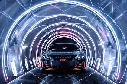 El Audi e-tron GT tiene dos motores eléctricos que generan, dependiendo de la versión, 476 y 598 CV