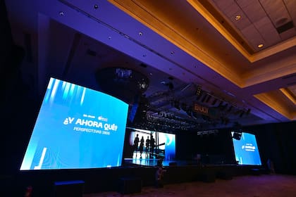 El auditorio principal del hotel Enjoy estuvo totalmente colmado para las casi cuatro horas que se extendió el encuentro