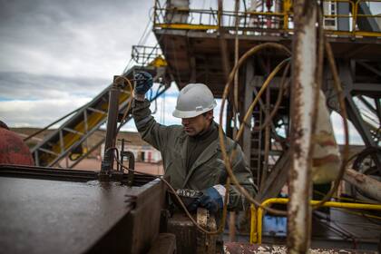 El auge de Vaca Muerta revitalizó Neuquén, lo que atrajo trabajadores con salarios altos, pero también generó tensiones y desafíos