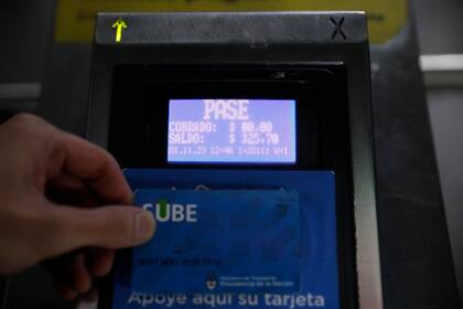 El aumento en el boleto de colectivo es una de las principales críticas que le hacen a Milei sus propios votantes