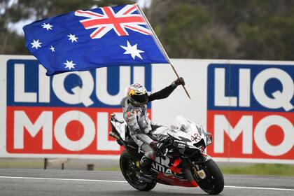 El australiano Jack Miller celebra un tercer puesto en el MotoGP en Phillip Island; este año, Australia no tendrá su carrera por la pandemia de coronavirus