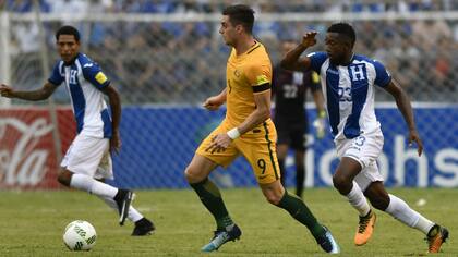 El australiano Tomi Juric, marcado por Johnny Palacios