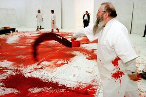 "Superar la repugnancia es un arte", creía el vanguardista Hermann Nitsch, que murió a los 83 años