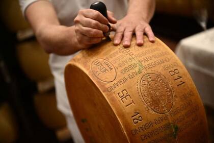 El auténtico Parmigiano Reggiano es muy apreciado, pero el valor del parmesano falso que se vende se calcula en unos US$2500 millones al año.
