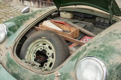 El auto conserva, según la subastadora, su motor original y gran parte de sus componentes de época