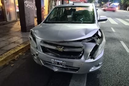 El auto de la conductora tras el impacto en Juan B. Justo y Nazca