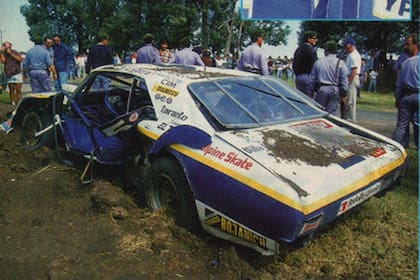 El auto del Pato tras chocar con el alud