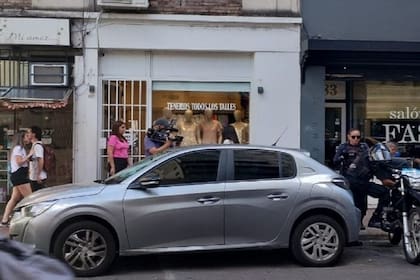 El auto donde estuvo encerrado el perro por más de siete horas
