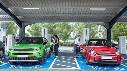 "El auto eléctrico no se fabrica de la nada, necesita los mismos minerales".